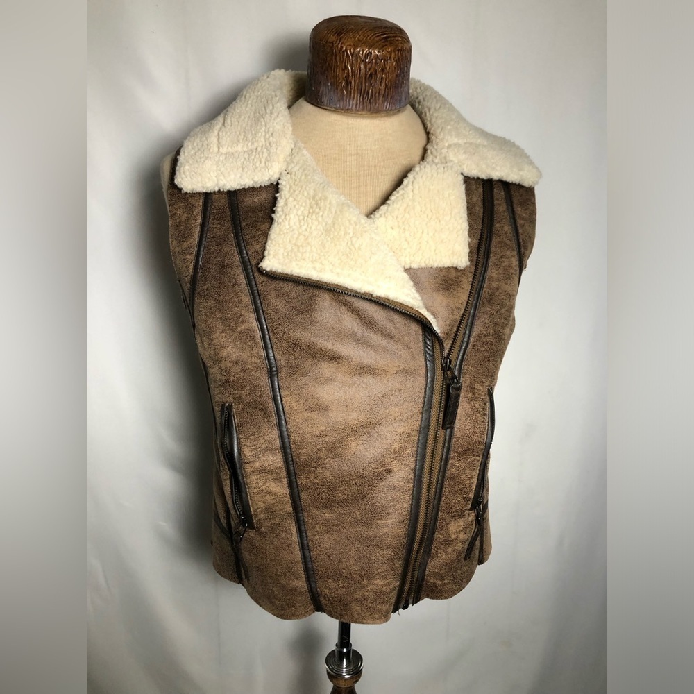 Women’s Brown Lined Faux Leather Vest. Size Medium. Soya Concept. Like New.